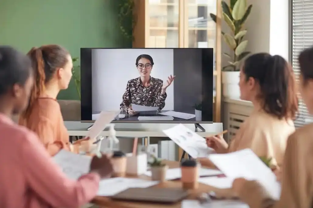 Reunión de trabajo online en una empresa